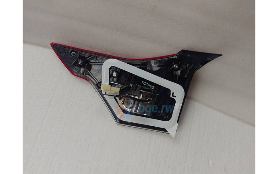 81590BZ051 - BACK DOOR LAMP ASSY, LEFT TOYOTA RUSH 2018.