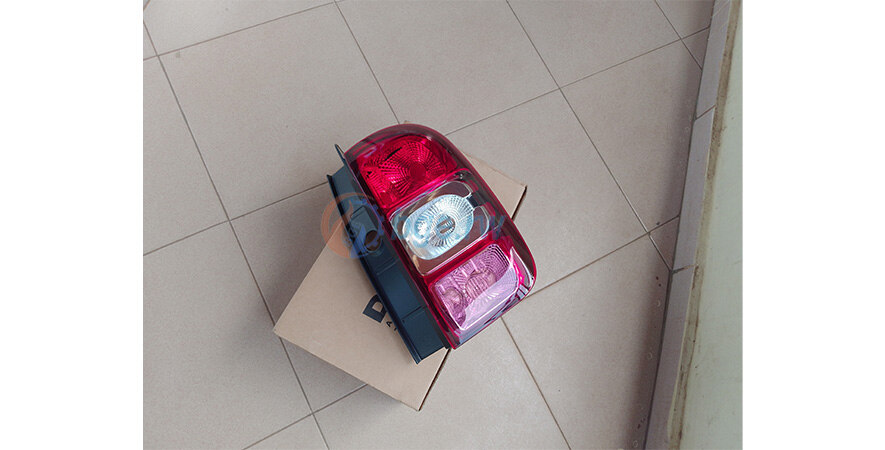 REAR LAMP RH -- RENAULT DUSTER - 5531901RLDUE