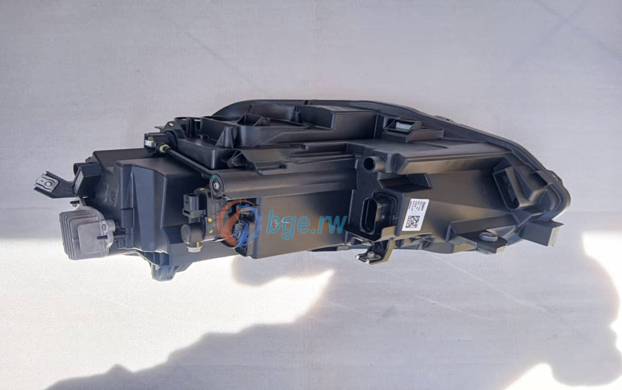 HEADLAMP RH VIRTUS B